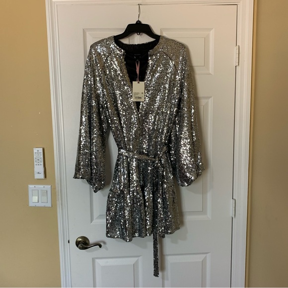 Alex Marie Dresses & Skirts - NWT Alex Marie Shimmering Silver Sequin V-Neck Long Sleeve Tie Waist Mini Dress
